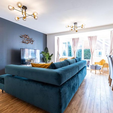 Modern And Spacious Home From Home 1 Mile From M1 - With Netflix, Prime Video, Ps5, Free Parking, Superfast Wifi, Bbq - Sleeps 11 - By Brightleap Apartments Milton Keynes Exteriér fotografie