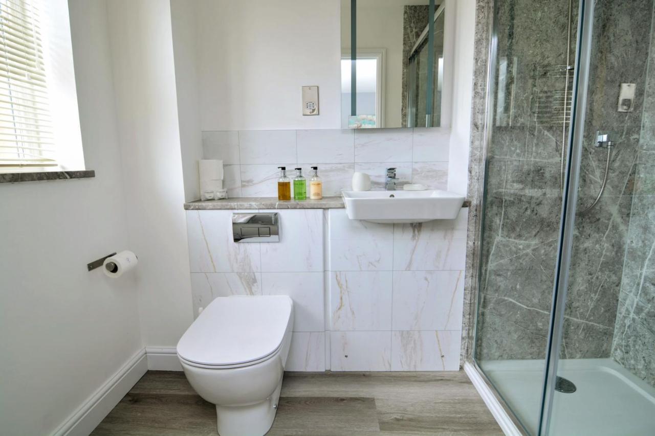Modern And Spacious Home From Home 1 Mile From M1 - With Netflix, Prime Video, Ps5, Free Parking, Superfast Wifi, Bbq - Sleeps 11 - By Brightleap Apartments Milton Keynes Exteriér fotografie