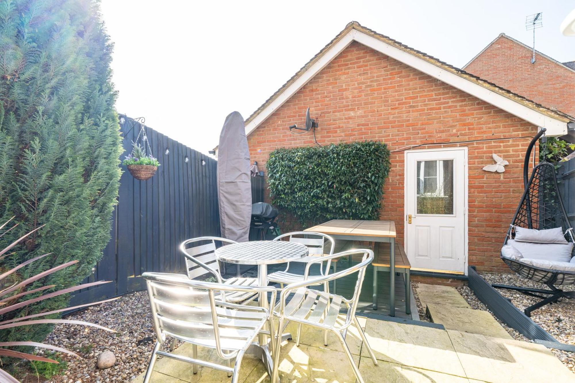Modern And Spacious Home From Home 1 Mile From M1 - With Netflix, Prime Video, Ps5, Free Parking, Superfast Wifi, Bbq - Sleeps 11 - By Brightleap Apartments Milton Keynes Exteriér fotografie