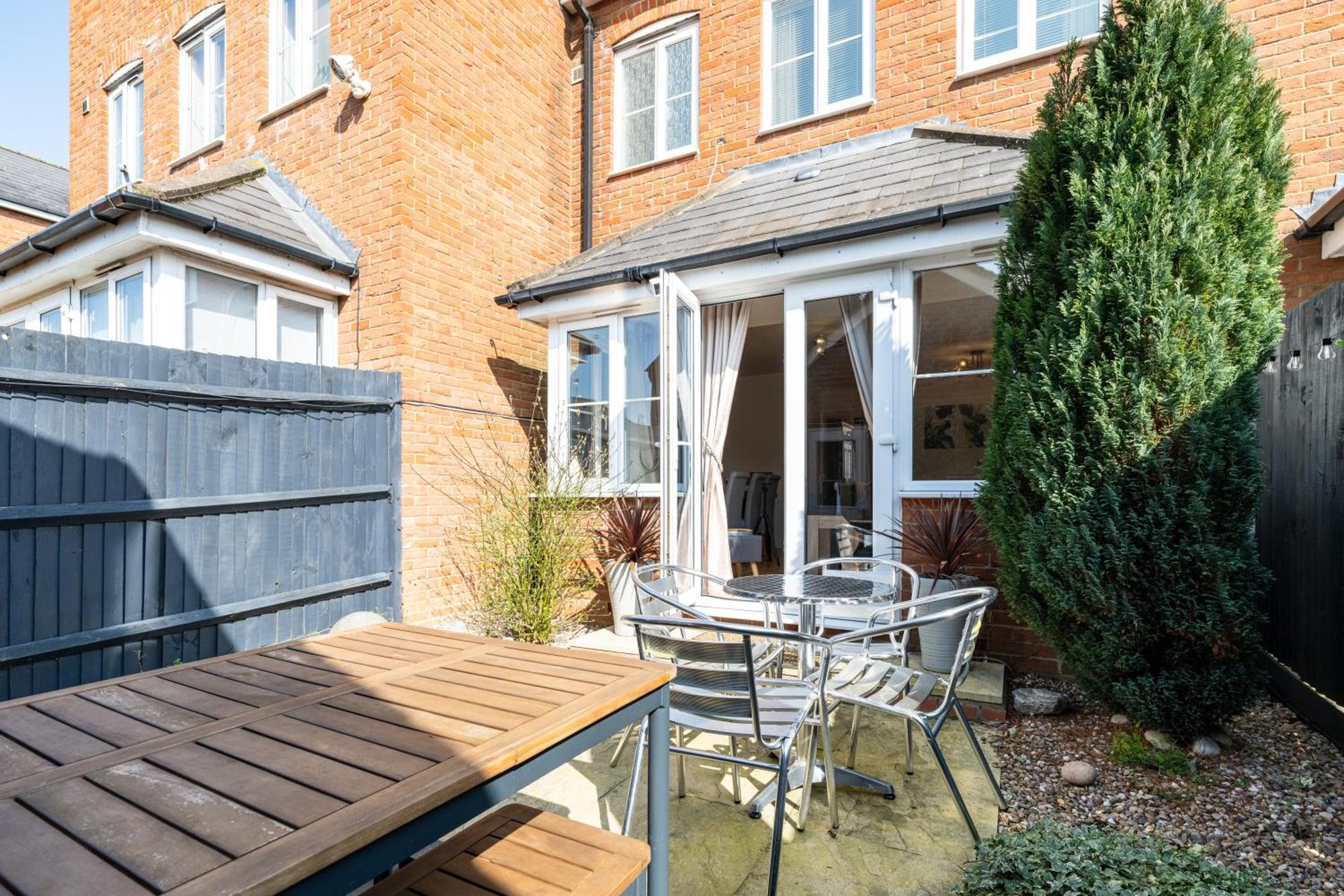 Modern And Spacious Home From Home 1 Mile From M1 - With Netflix, Prime Video, Ps5, Free Parking, Superfast Wifi, Bbq - Sleeps 11 - By Brightleap Apartments Milton Keynes Exteriér fotografie