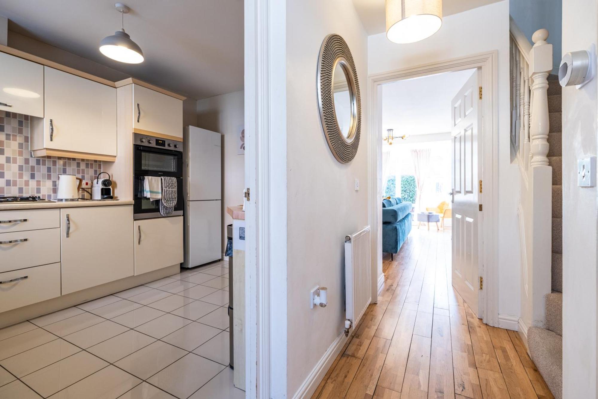 Modern And Spacious Home From Home 1 Mile From M1 - With Netflix, Prime Video, Ps5, Free Parking, Superfast Wifi, Bbq - Sleeps 11 - By Brightleap Apartments Milton Keynes Exteriér fotografie