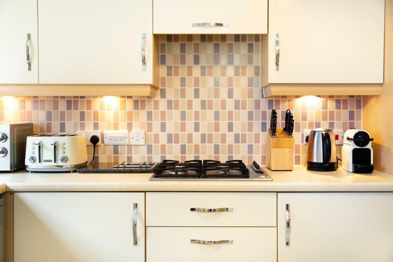 Modern And Spacious Home From Home 1 Mile From M1 - With Netflix, Prime Video, Ps5, Free Parking, Superfast Wifi, Bbq - Sleeps 11 - By Brightleap Apartments Milton Keynes Exteriér fotografie