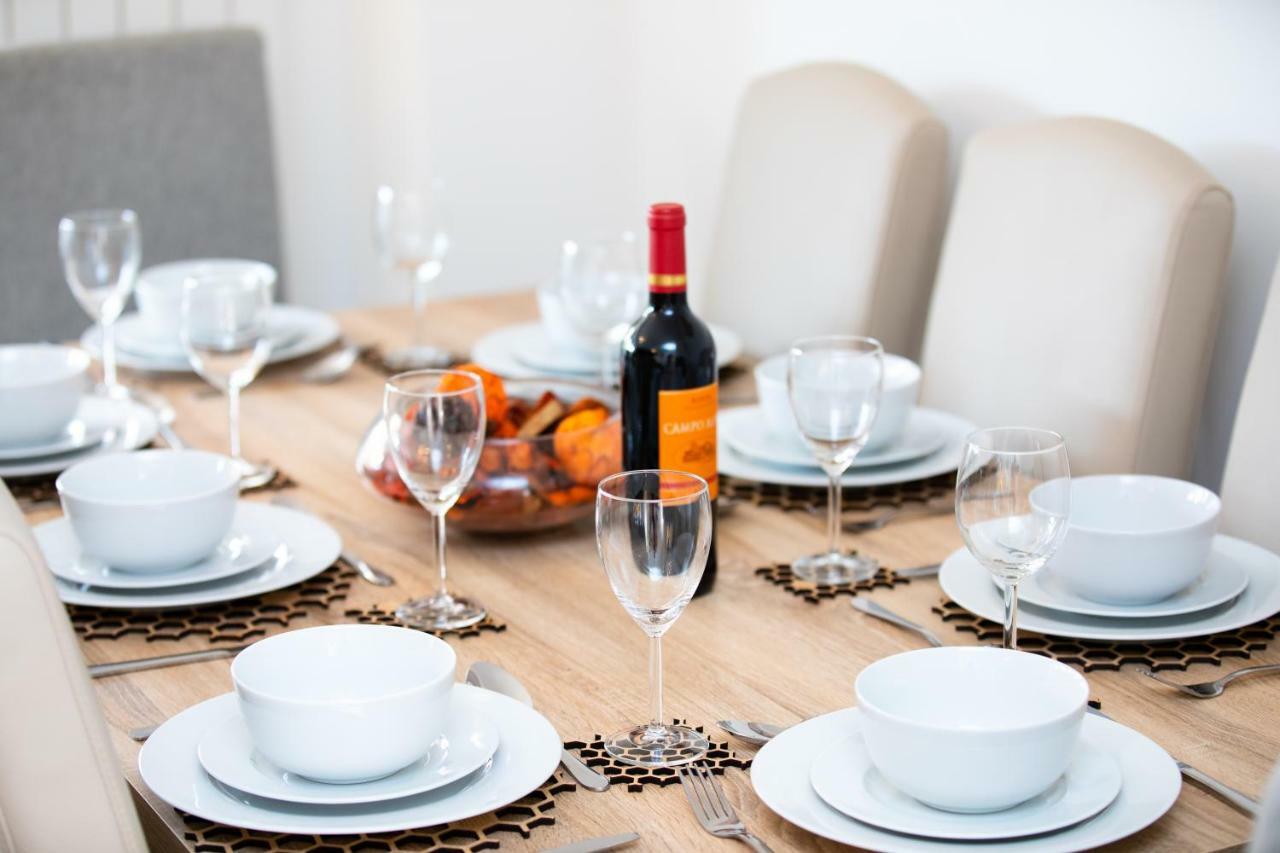 Modern And Spacious Home From Home 1 Mile From M1 - With Netflix, Prime Video, Ps5, Free Parking, Superfast Wifi, Bbq - Sleeps 11 - By Brightleap Apartments Milton Keynes Exteriér fotografie