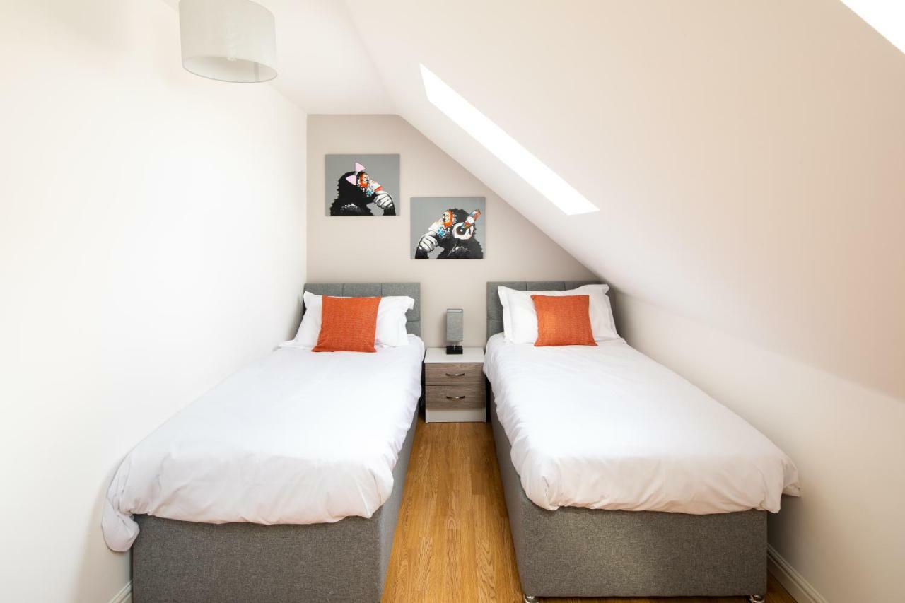 Modern And Spacious Home From Home 1 Mile From M1 - With Netflix, Prime Video, Ps5, Free Parking, Superfast Wifi, Bbq - Sleeps 11 - By Brightleap Apartments Milton Keynes Exteriér fotografie
