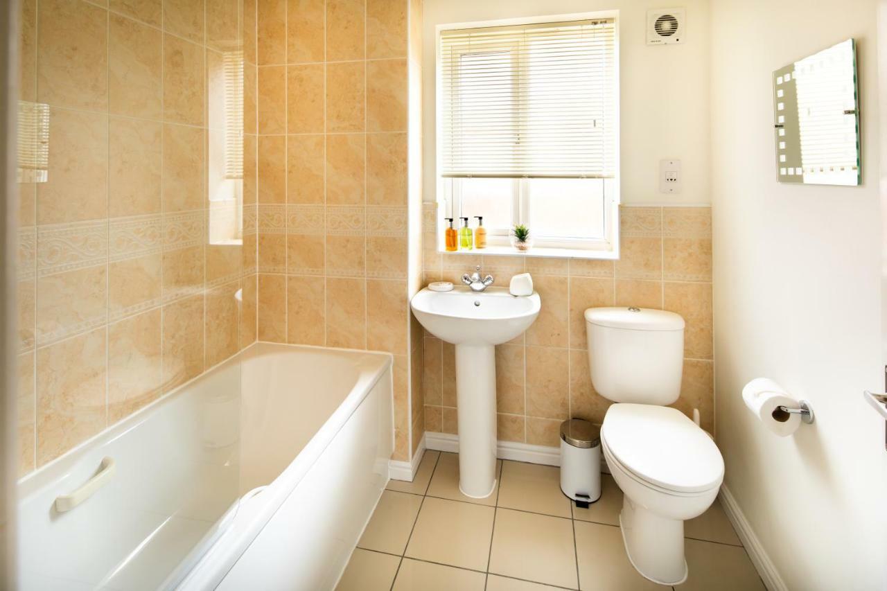 Modern And Spacious Home From Home 1 Mile From M1 - With Netflix, Prime Video, Ps5, Free Parking, Superfast Wifi, Bbq - Sleeps 11 - By Brightleap Apartments Milton Keynes Exteriér fotografie