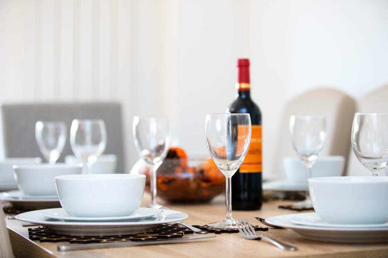 Modern And Spacious Home From Home 1 Mile From M1 - With Netflix, Prime Video, Ps5, Free Parking, Superfast Wifi, Bbq - Sleeps 11 - By Brightleap Apartments Milton Keynes Exteriér fotografie