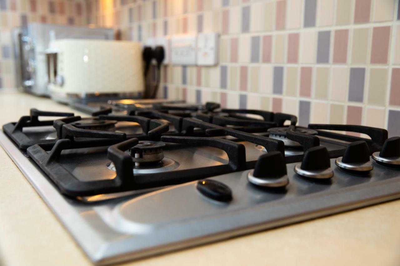 Modern And Spacious Home From Home 1 Mile From M1 - With Netflix, Prime Video, Ps5, Free Parking, Superfast Wifi, Bbq - Sleeps 11 - By Brightleap Apartments Milton Keynes Exteriér fotografie