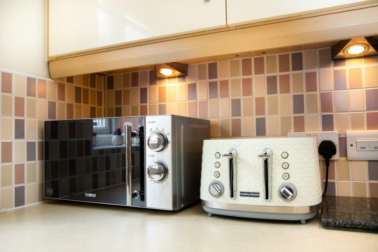 Modern And Spacious Home From Home 1 Mile From M1 - With Netflix, Prime Video, Ps5, Free Parking, Superfast Wifi, Bbq - Sleeps 11 - By Brightleap Apartments Milton Keynes Exteriér fotografie
