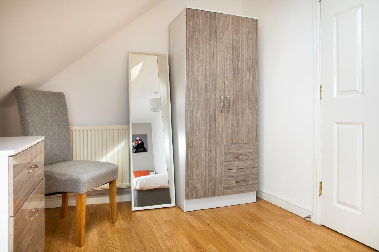 Modern And Spacious Home From Home 1 Mile From M1 - With Netflix, Prime Video, Ps5, Free Parking, Superfast Wifi, Bbq - Sleeps 11 - By Brightleap Apartments Milton Keynes Exteriér fotografie