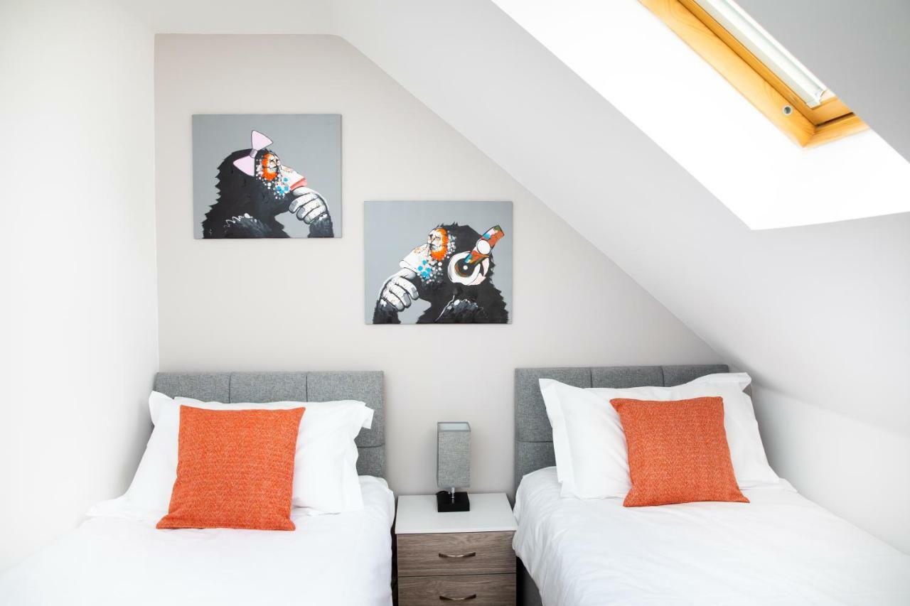 Modern And Spacious Home From Home 1 Mile From M1 - With Netflix, Prime Video, Ps5, Free Parking, Superfast Wifi, Bbq - Sleeps 11 - By Brightleap Apartments Milton Keynes Exteriér fotografie