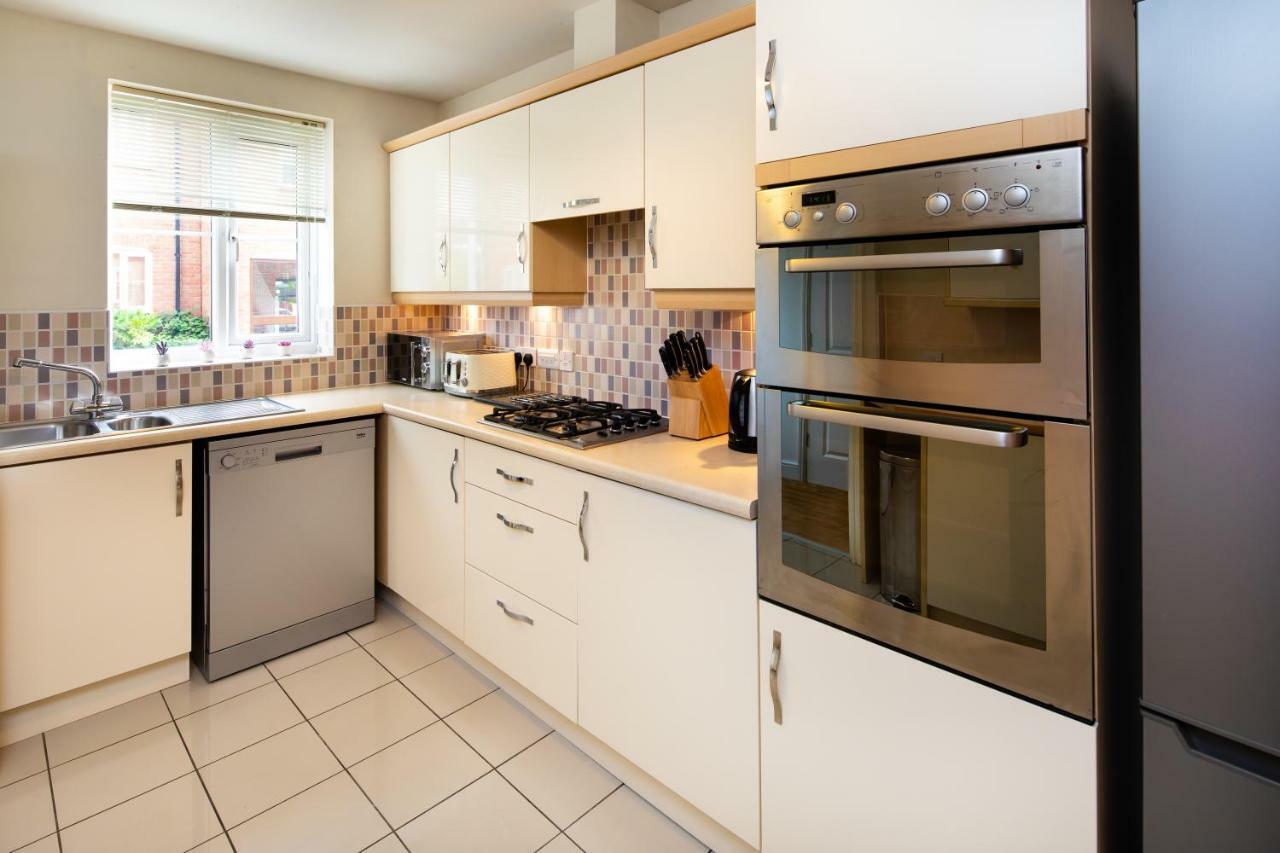 Modern And Spacious Home From Home 1 Mile From M1 - With Netflix, Prime Video, Ps5, Free Parking, Superfast Wifi, Bbq - Sleeps 11 - By Brightleap Apartments Milton Keynes Exteriér fotografie